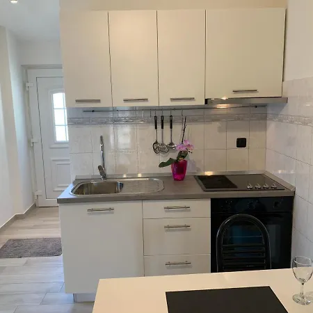 Martina ---80m From The Sea--- Apartman Póla