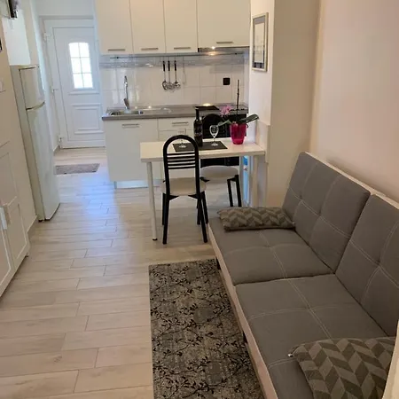 Apartment Martina ---80m From The Sea---