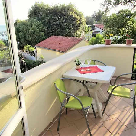 Apartman Martina ---80m From The Sea---