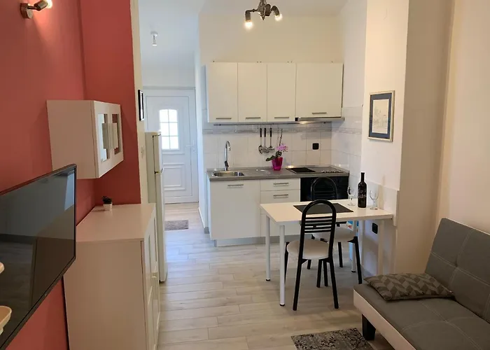 Martina ---80m From The Sea--- Πούλα