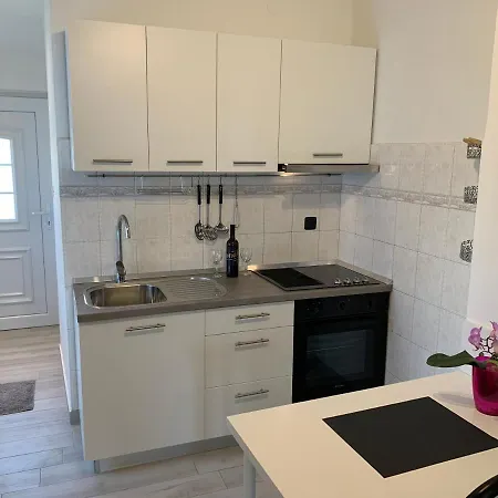 아파트 Martina ---80m From The Sea--- *