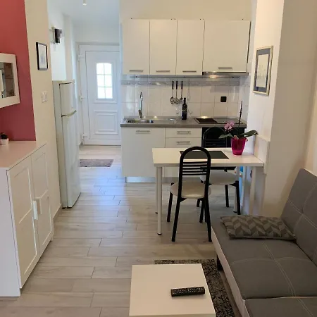 아파트 Martina ---80m From The Sea--- *